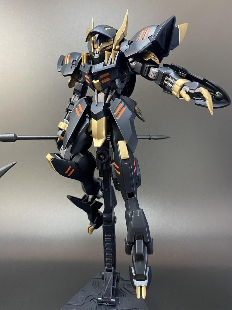 加工点は頭部アンテナのシャープ化くらいで、殆どストレート組みで仕上げました。