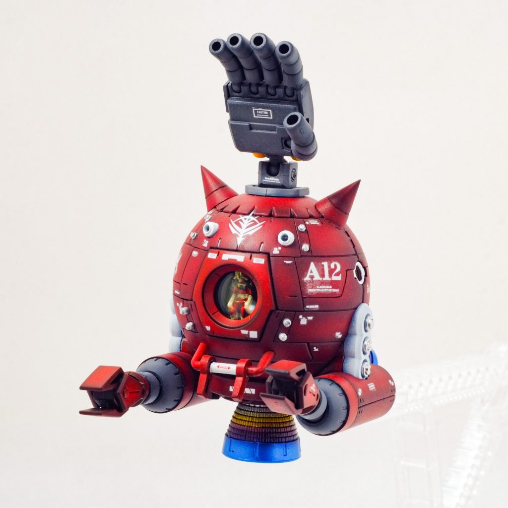 特大バーニア×3でもちろん3倍の速さで飛び回ります。なのでバーニアは焼け使用です。ハンドパーツはサイコミュなので長さはいりません。しかし可愛くなってしまっています。