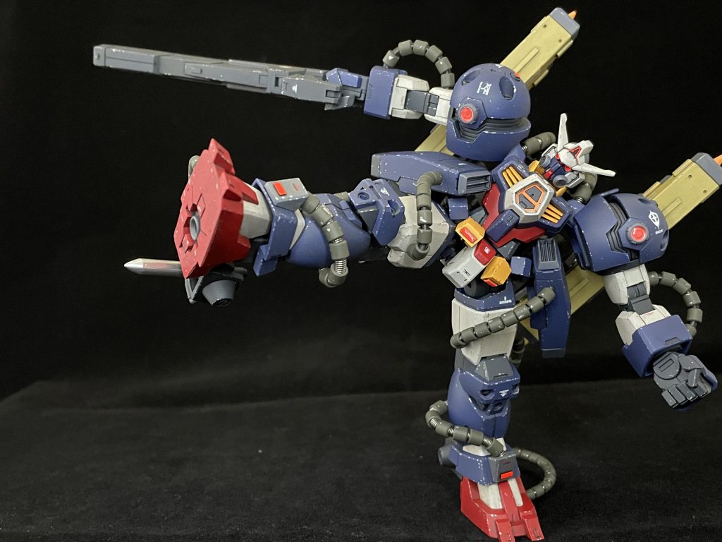 脚部固定用バンカーは、格闘戦にも流用可能。パイプ内部はスプリング使用なので、それなりには動きます。