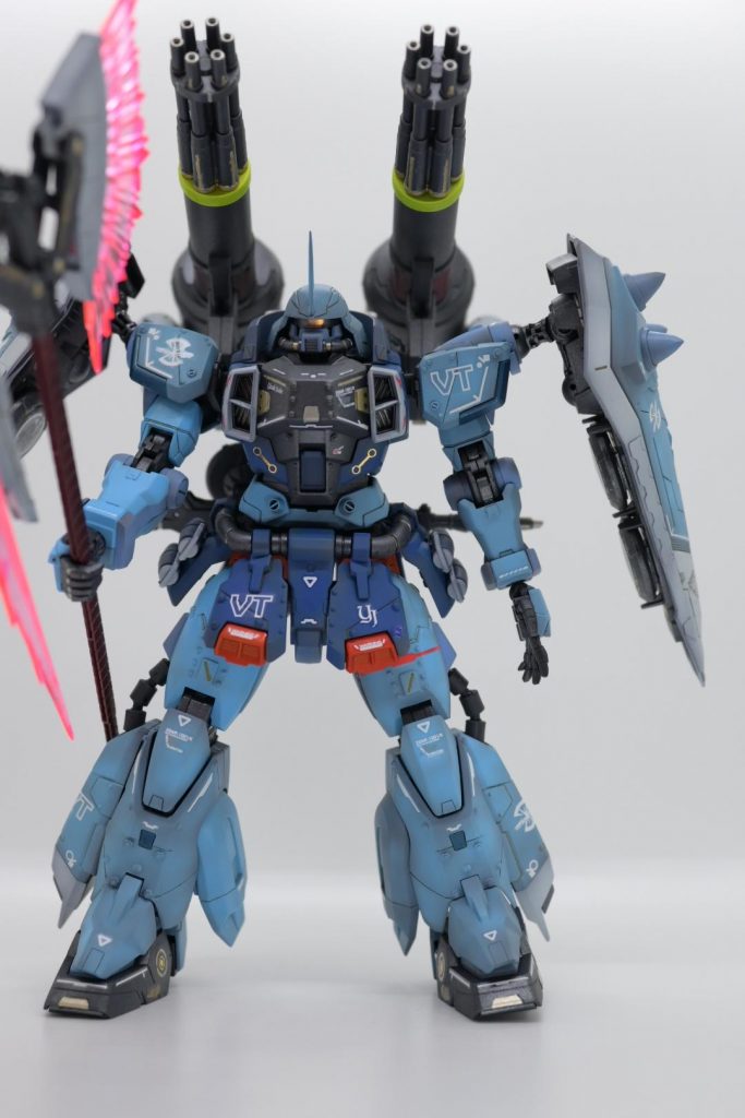 全身にリベットを追加してリアル試行を目指しています。装甲板なども追加しています。