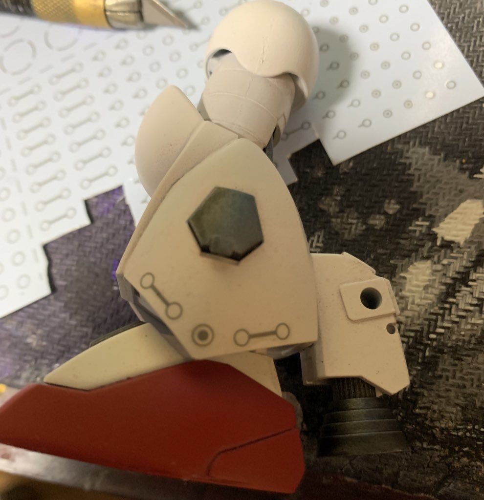 デカール貼りは、上から下に下がっていく感じではりました。