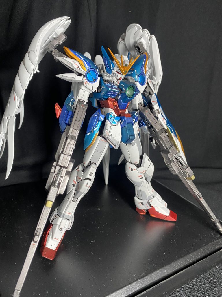 フレームとライフルはヘビーガンメタ、外装はブルーメタリックとコスモメタブルー、ロイヤルメタレッド、メタリックオレンジ、白外装は少しスジボリ追加してグレーで塗り分け。