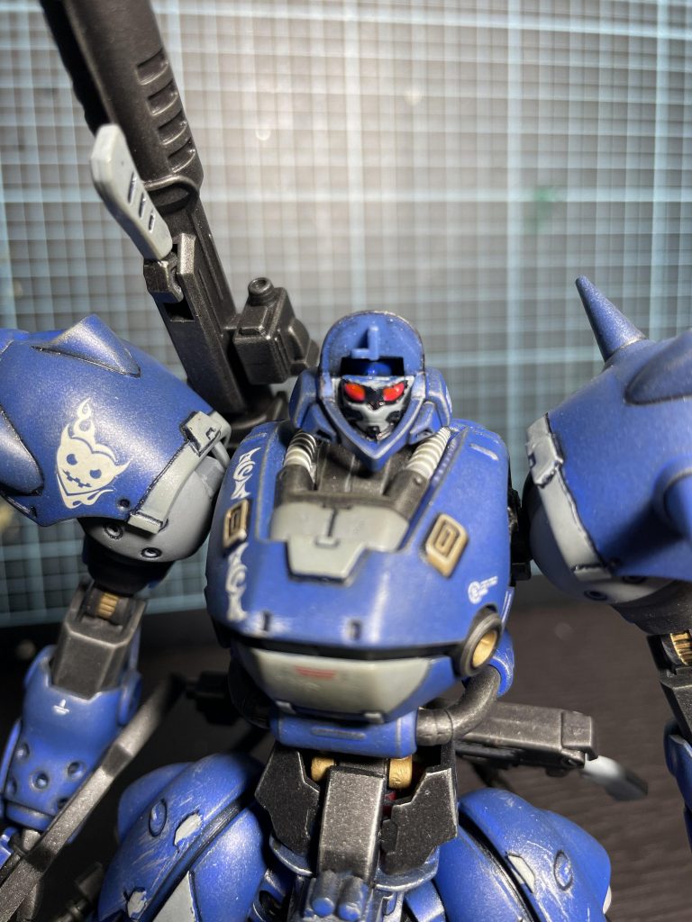 頭部にバルバトスのマスクを使用しています。