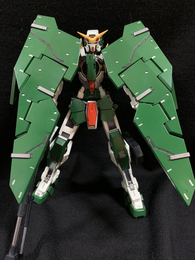 デカールは一切貼らず、筆塗りで細部を表現しました。