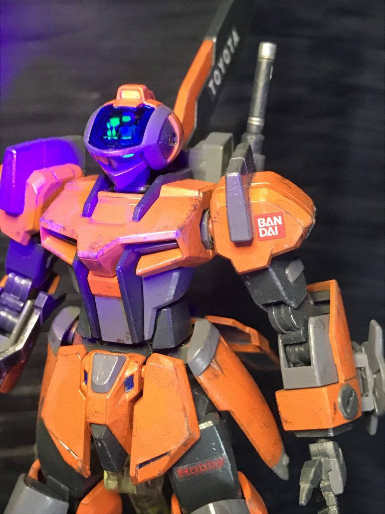 コクピット内部は蛍光塗料を塗ってあるのでブラックライトでなんとなく光ります。