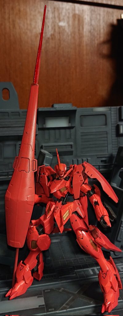 設定　ヒートブレイドランス１本で戦う対MA用ガンダムフレーム各所スラスターで突進力を上げている