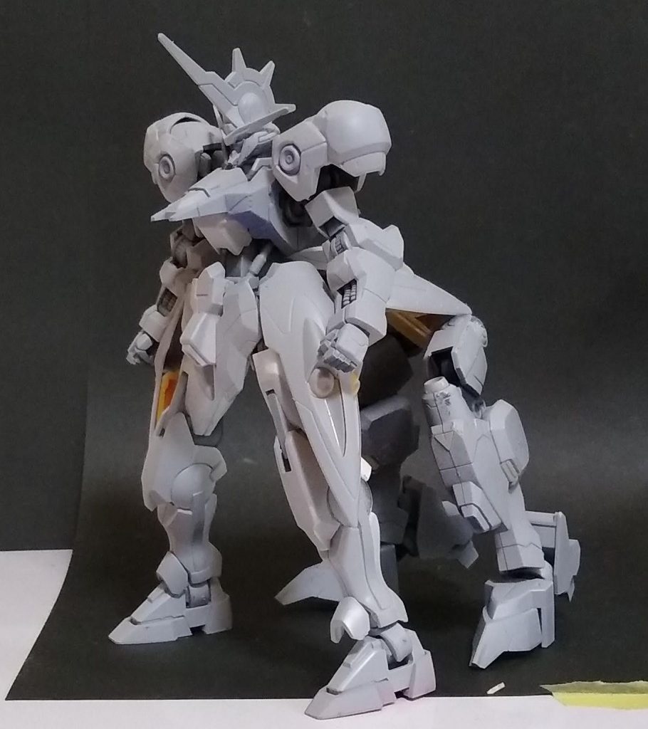 当初の案キマリスを使うところまで決まっていて、前脚をどうしようかと考えていたところ。写真はダブルオーを使ってます。ちょうどGBSコン開催案内を見たので手持ちの対象キットの中からジーエンアルトロンを使用しました。