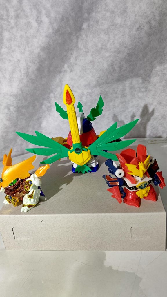 左右の賑やかしは元祖と同時期に販売された龍神丸とグランゾートモチーフのSDキャラ。先日マクロスのバルキリーセット復刻されましたが、そこからも当時のSD人気が読み取れると思います。