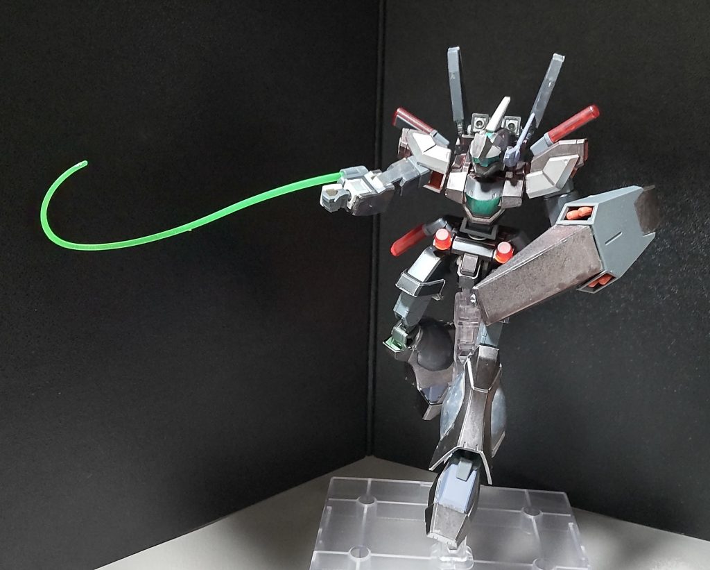 ・レーザーウィップ右腕に装着されている装置から展開するエネルギー状の鞭で、出力によっては絡め取ったり、そのまま切断するといった事ができる。