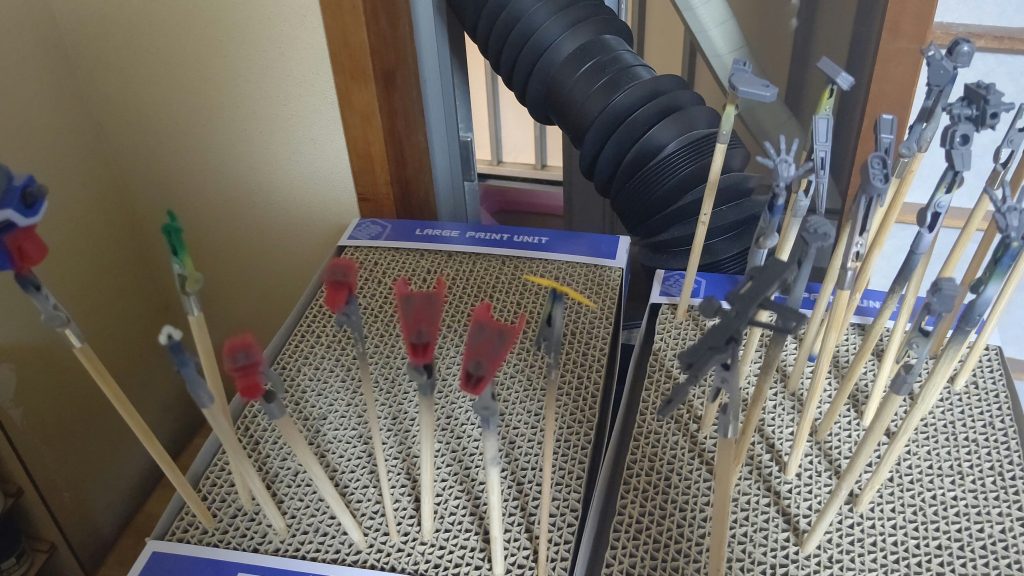 実は足裏もサボらずに塗装。成形色活かしだと薄め液使って拭き取りできることに気がついた