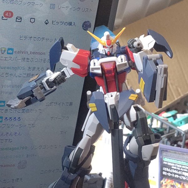 ずっと夢見ていた、というか実兄が好きなデュエルガンダム。それをどうにかビルド系ナイズしたいってウズウズしてた。それを今のうちにやりたくなって、仮組みみたいにブルデュエルのパーツを組んでみた。コンセプトはバクゥに負けないブルデュエル。無双できるブルデュエル。がんばれ。わんわ怖くない。脚のカバーはじつは接着なしでスナップフィットした。感動的。ただ足がスリムすぎて埋もれている。じゃあ、デュエルのソールでゲタでもつくってみようか。カラーリング変えるだけで結構似せられそう。ただ顔だけは、難しいかも。こうしてカタチを象るだけでも楽しい。ガンプラって、いいよね。 メモ。・デュエルのソールを面白い形にする。・おまけのギャラクシーブースターどうしよう。エビデンス01ぽいソードラックにできたらやってみる？・ブルデュエルはフォルテストラだけど、ビルストのディティールをアサルトシュラウドのカラーリングにしたら面白いかな……？（3枚目）