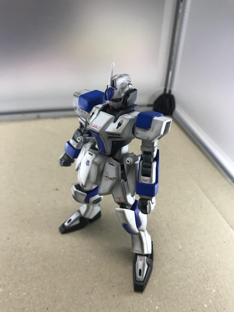 デカールをまともに貼るのが今回で２回目だったので、楽しくなって色んなデカール貼りまくりました。SEED汎用のデカール使ったので、適当にアークエンジェルのロゴとか使っちゃいました…。