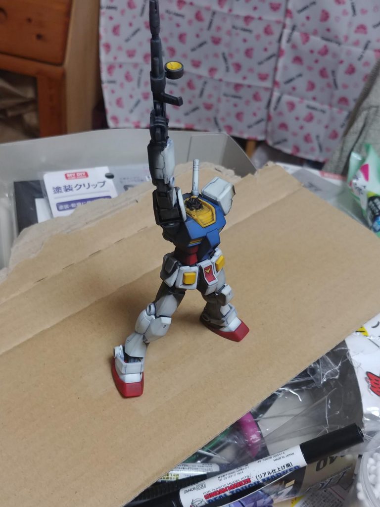 リアルタッチマーカーでウザリングして影を入れて立体感を。