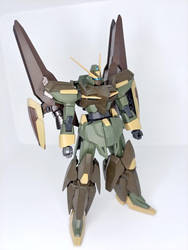 武器とユニットを外した状態。ガンダムタイプのパーツを豊富に使用しているが、ガンダムタイプではない。