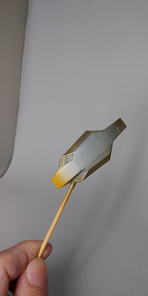 中心に白く外側に黄色がくっきり出て天使の発光(天使の名を冠してるので)してる様を見せられるように塗装しました。