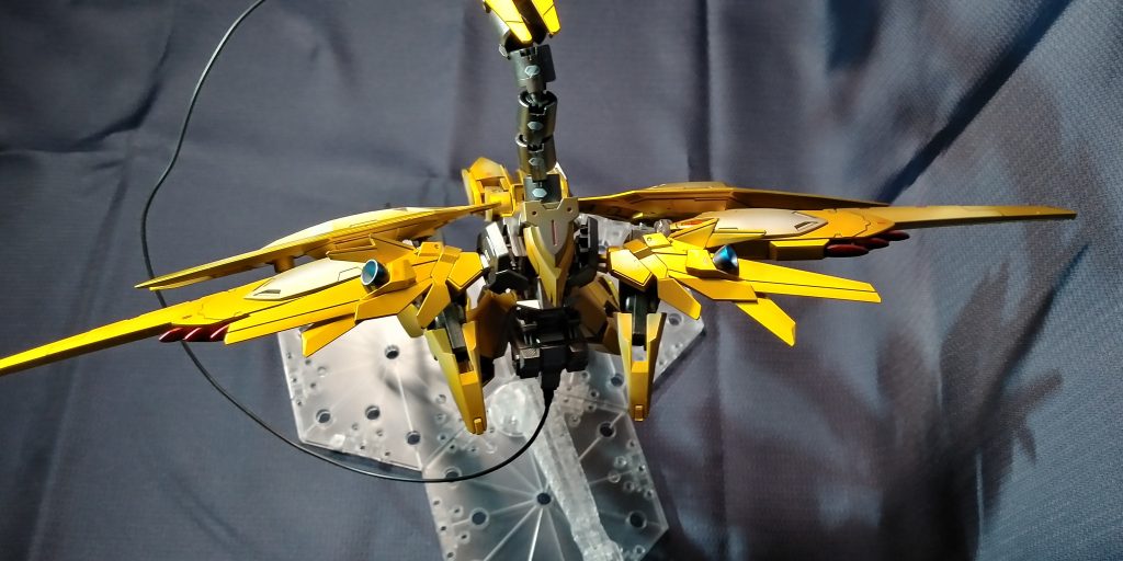 羽になるパーツを積極的に取り入れシャープなラインを意識しました。