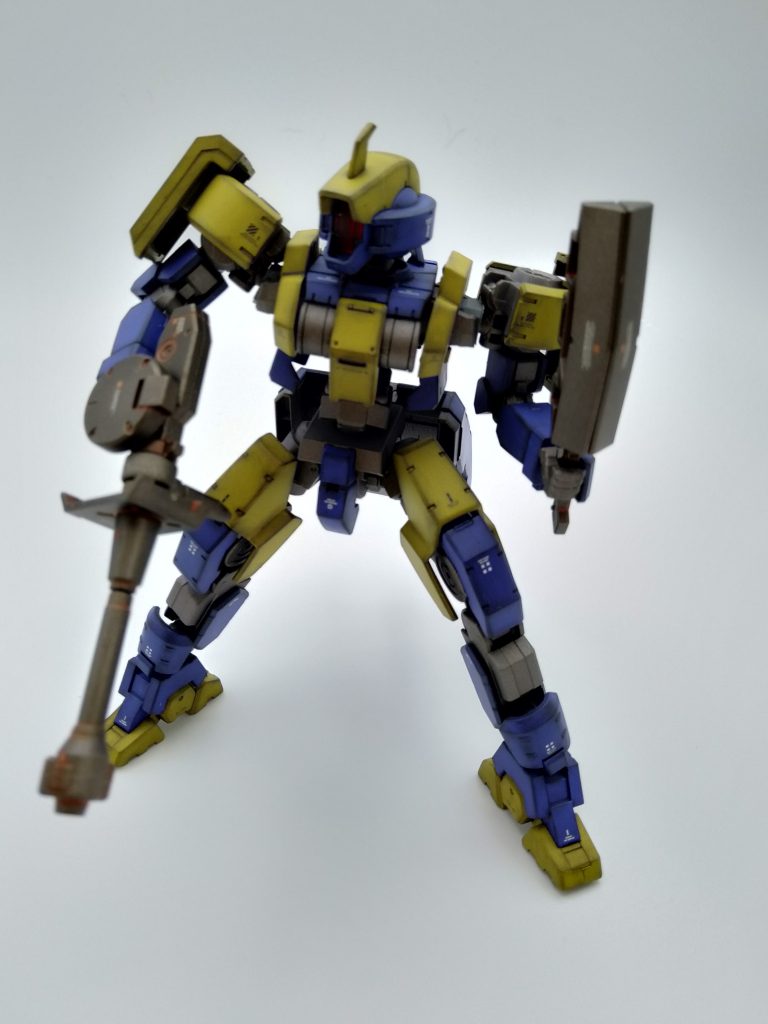 ゲイレールをオリジナル塗装で制作しました。リアルタイプ旧ザクっぽいですね。面白いキットで楽しめました。