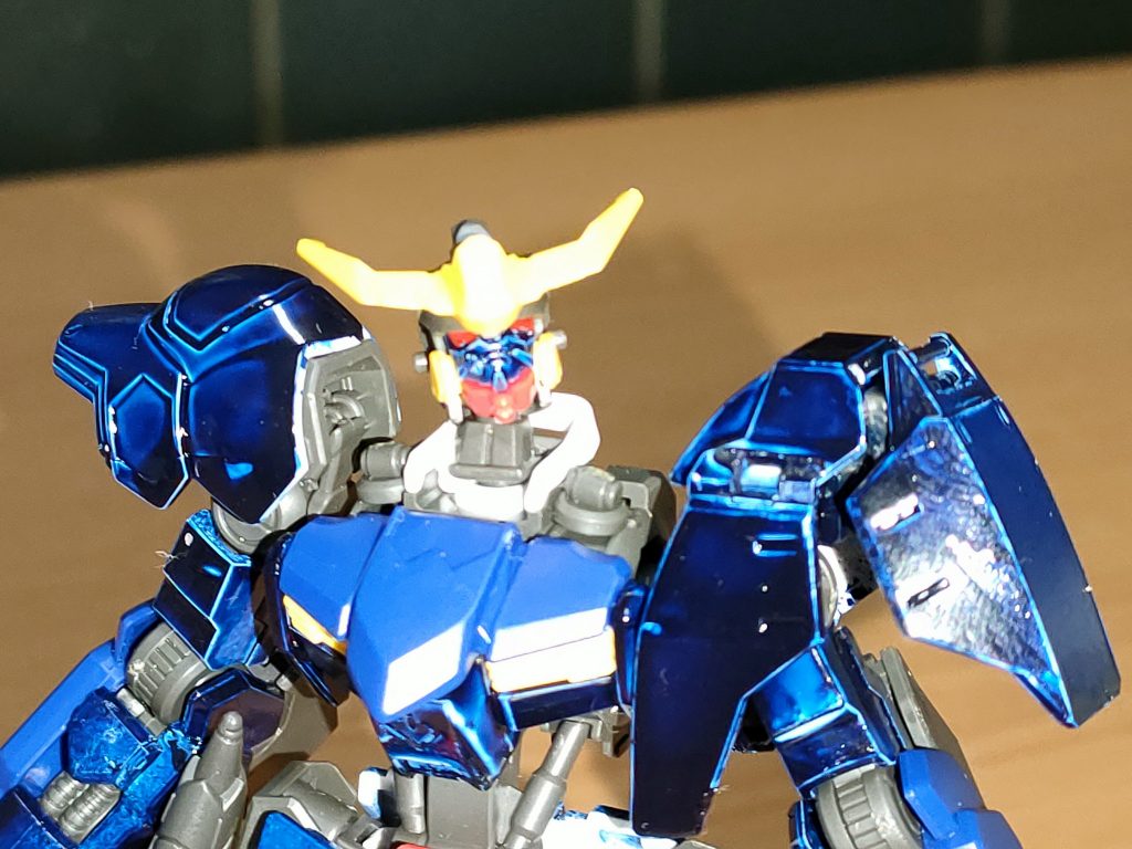 初めてツインアイに塗料塗るという高難易度はマスキングテープごしでも繊細さを要求された。