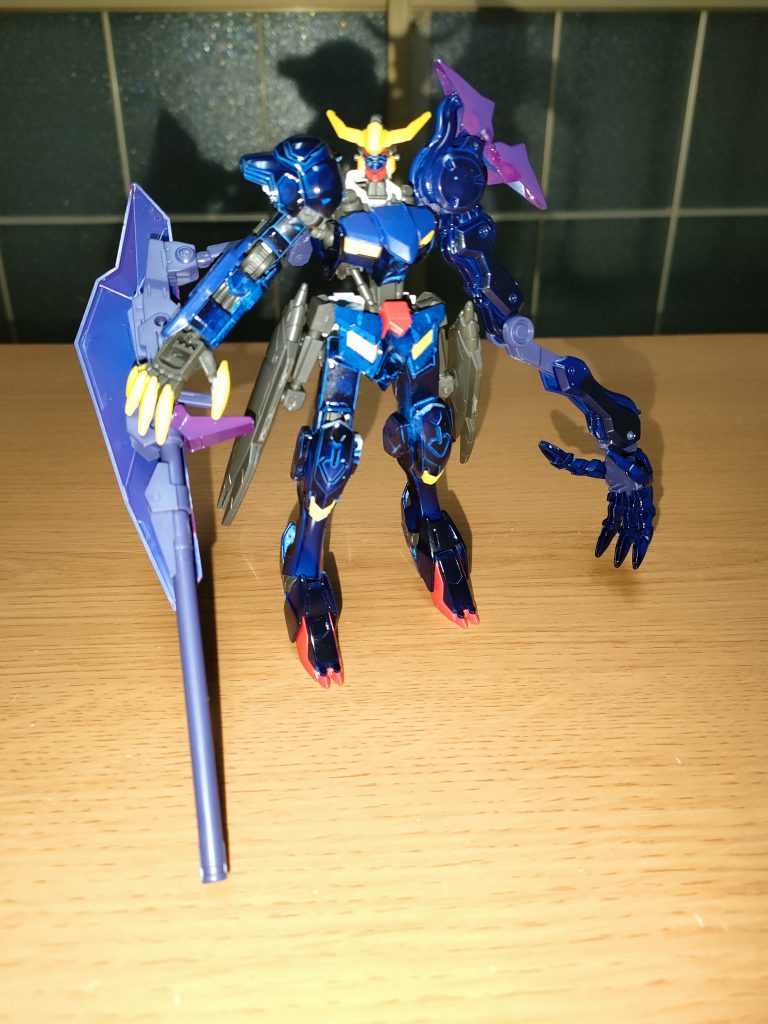 本当は色々増設させたく今はゼルトザーム装備に諸々。右手にルプスレクスの平手を添えて。