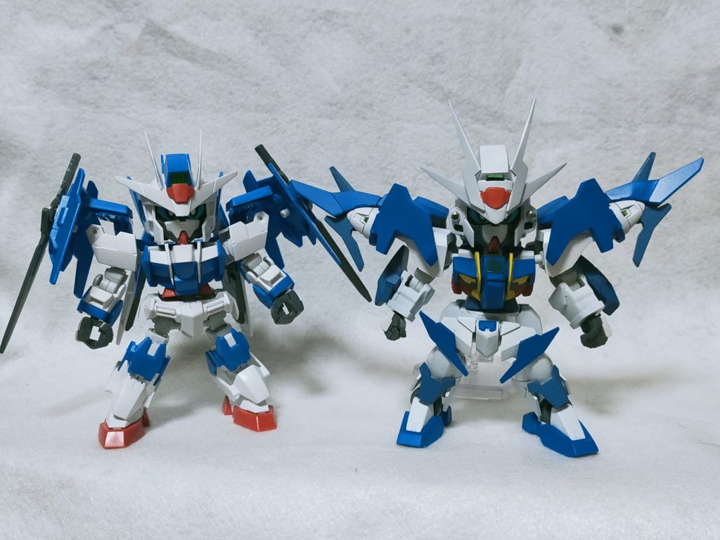 元機体のSDCSダブルオーダイバーと並べて手足をフリーダムベースにしてそのほかの部分もほぼ全身いじってるので胸アーマーと顔くらいしか面影がないですねここまでガッツリ整形することは初めてだったので表面処理を何度してもなかなか終わらず結局キリがなさそうで途中で終わらせたので表面処理がなるべく少なく済むように整形することが今後の課題ですね