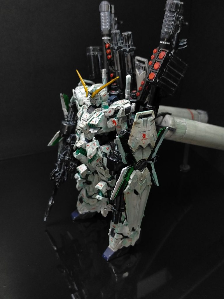 プロペタントタンクを装着すると撮影ブースギリギリの大きさ。タンクは支柱をつけないと自立できませんね。