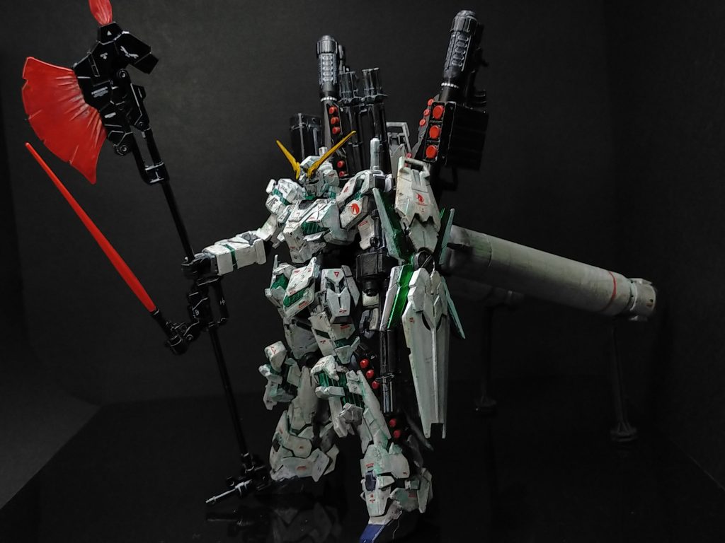 ガンダムベース限定のシステムウエポンキット００７装着。ビームスピアがハルバートぽくて衝動買い。