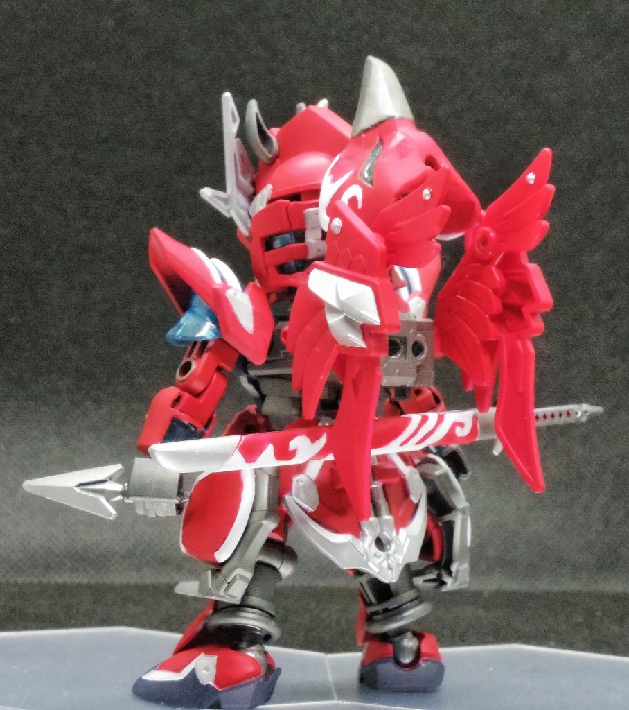 デルタガンダム系のバインダーをモチーフにした、翼を装備しています。