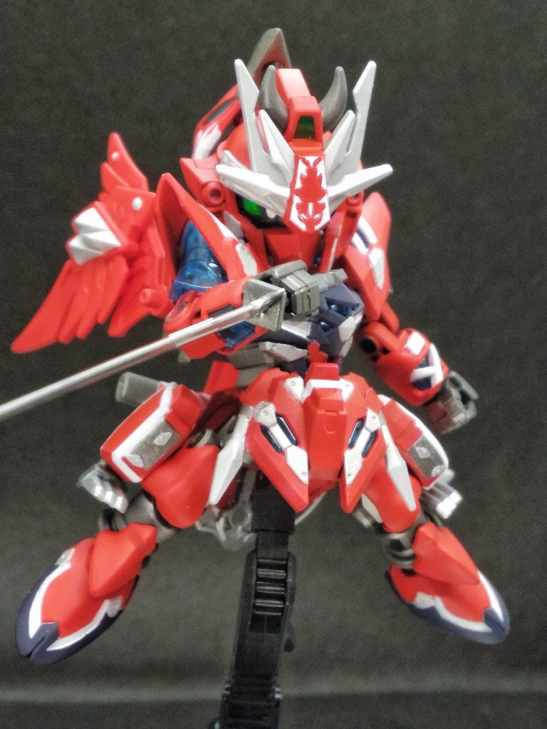 忍刀「八咫」佐助とは異なり、腰に装備している。