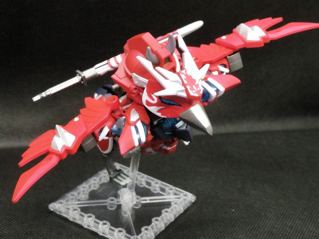 作者としては、デルタ系なのに、狐というのは、納得がいかず、「デルタ系なら飛行だろ!」ということで、鳥型の飛行形態に変形することに拘りました。