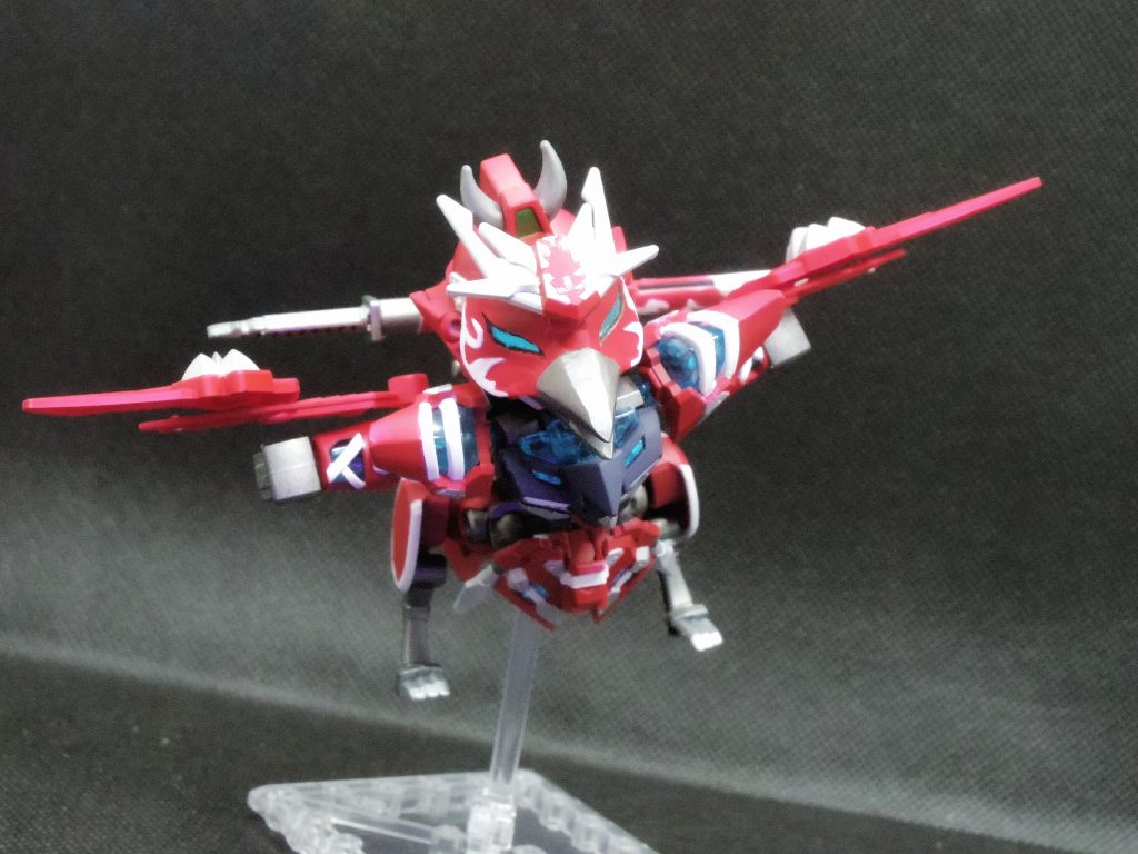 变化!「紅烏形態」長距離移動の際は、烏を模した姿に变化。烏天狗形態よりも、速く飛ぶことができる。