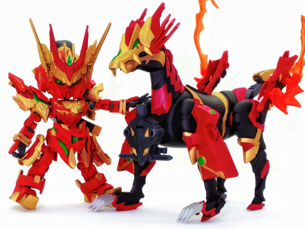 以上、『聖嬰大王紅孩児テスタメントガンダム』でした。トリケロス改やディバインストライカーを、軍馬と共通の追加装備にすることで、プレイバリューを高めました。ディバインストライカーのギミックは、MGテスタメントを参考に全ての形態を再現することに成功。最後は、SDらしいオリジナルギミックとして、武装を合体させてみました。お楽しみ頂けたら幸いです。ありがとうございました!