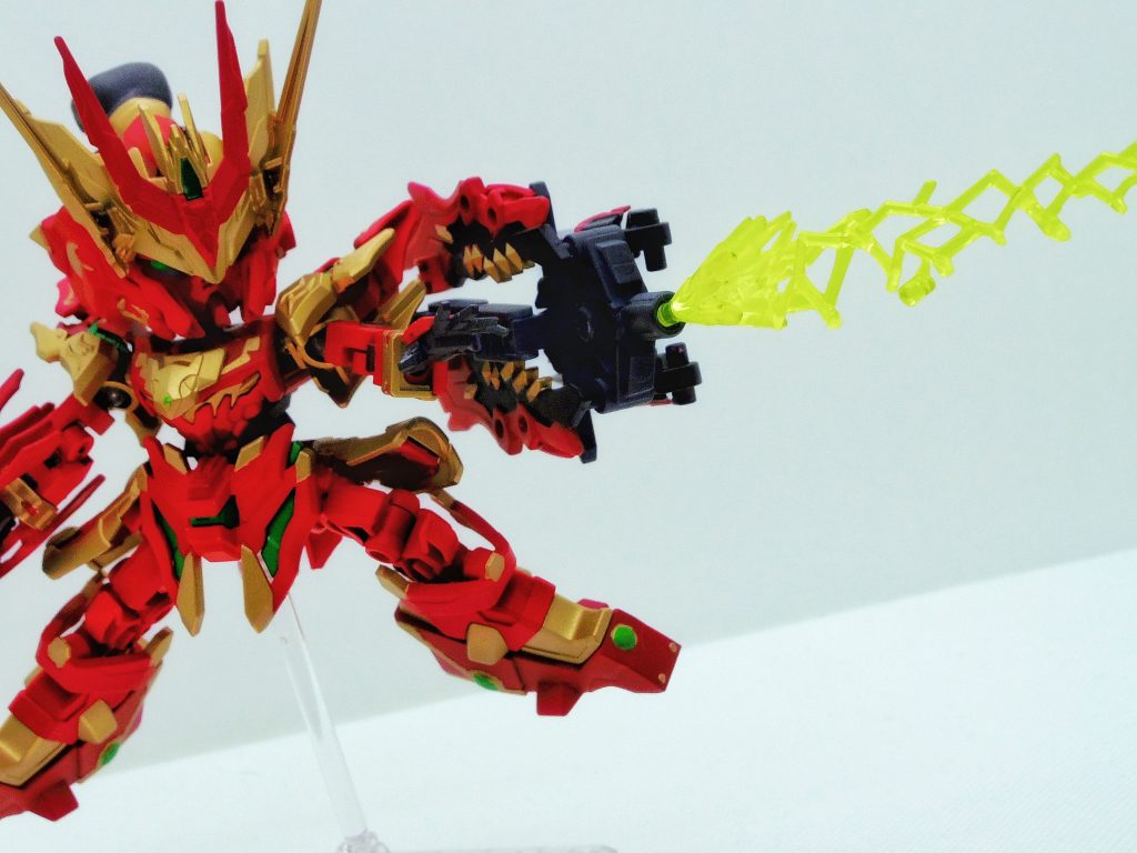 神撃装、第二の形態。『雷砲 主麒雷(スキュラ)』神撃装は、変形し、アームを前方に伸ばすことで、強力な雷撃を放つ。「これが神の雷だ!」