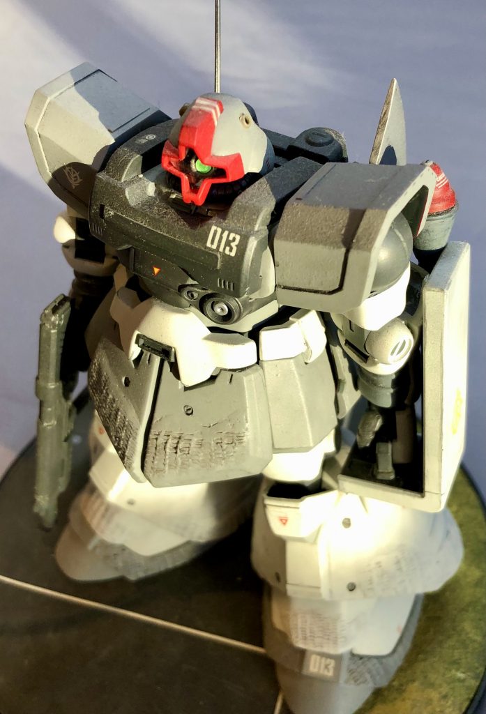 モノアイはHアイズを埋め込んでいます。