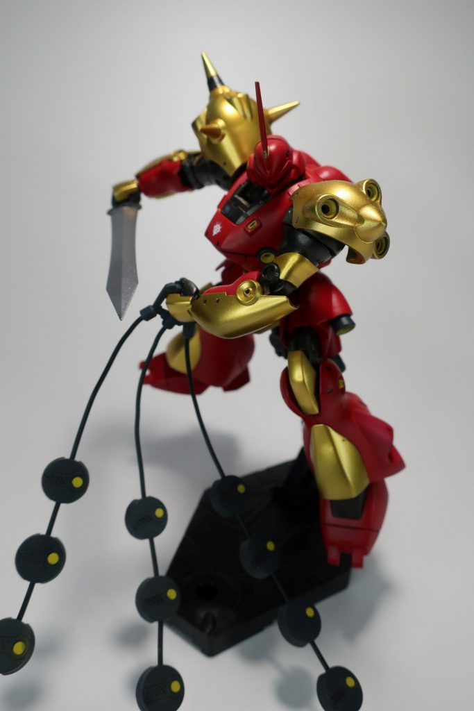 ネットで敵を搦めとり一気に刺します。スパイクアーマーはネットが絡まないよう左右逆に装備しています。