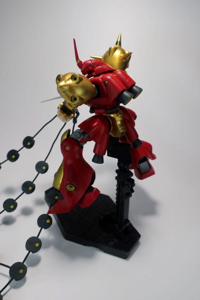 別アングル。武器のマウントポイントは小バーニアにしています。