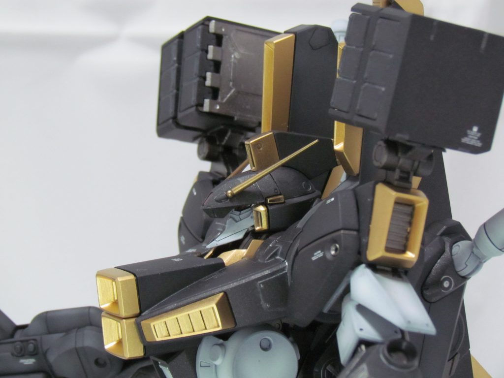 各部の金色はMr.カラーのスーパーリッチゴールドを使用粒が細かく、良い金属感が出てくれました。