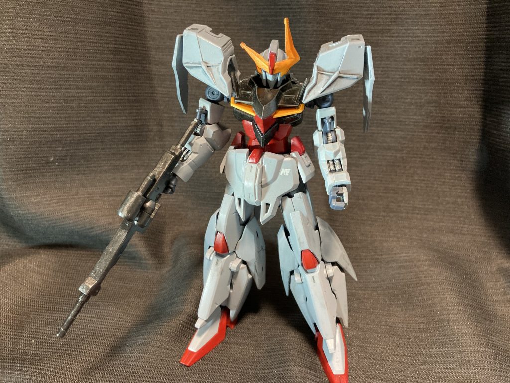 ＧＢＮ的な脳内設定としては、カザミの配信で映っていたゼルトザームを参考にしたレプリカ機体。ゼルトザームアルムは再現が難しいというより使いづらいので汎用性と格闘戦のパワーを重視してキリマスヴィダールの腕に換装。肩回りの可動範囲を広げるためにダブルリベイクライフルから部品を流用、と言ったとこで考えてます。