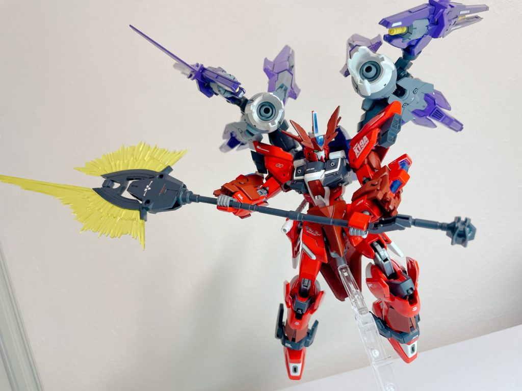 大型バックパックの機動力を活かして、戦場を高速で駆け巡る・・・!!