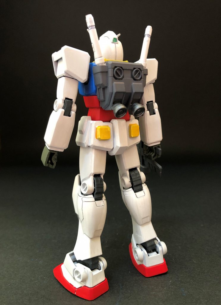 きれいなスタイルだと思います。こういうキットに出会うと、ああ、プラモデルって可動性じゃないのかも。なんて思ったりしちゃいます。