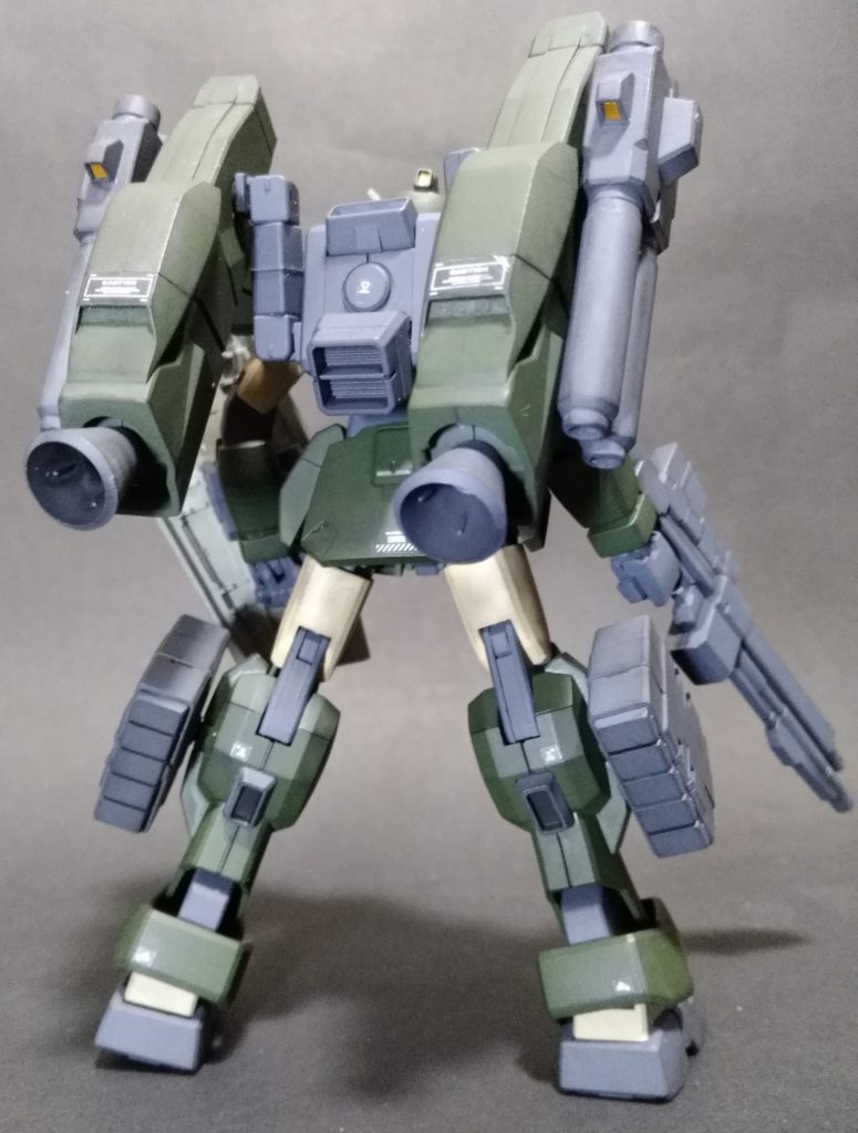 背部ガトリングガンが好きではなかったので、思い切ってスパっと切断しスラスターにしてみました。