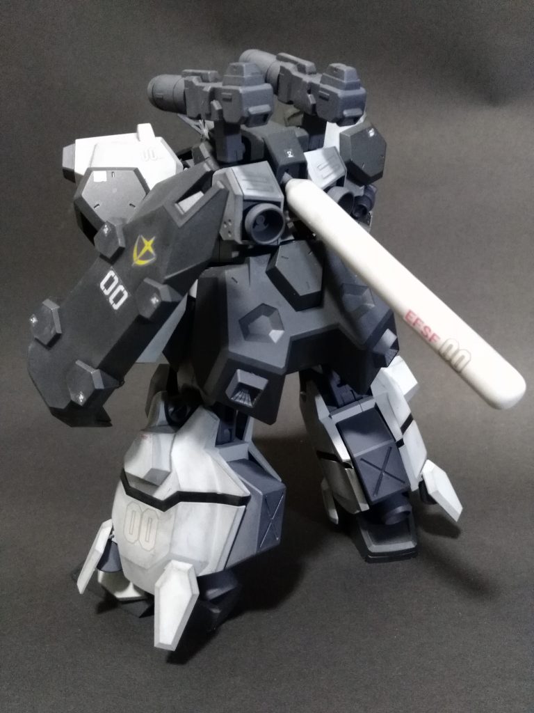 スラスターを一基つぶしてプロペラントタンクに。脱着可能です。