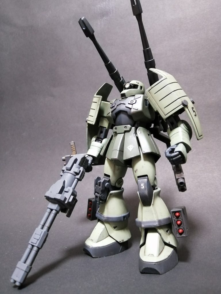 両肩キャノン砲と盾が特徴。ビックガンや脚部ミサイルポッド、ハンドガトリングガンなど武装も豊富であり、スナイパータイプに使用される高精度のカメラアイで命中率も高かった。しかしながら旧式本体、豊富すぎる装備がたたり機動性は劣悪を極め、制式化されることはなかった。反省を踏まえ06Kではキャノン砲が単装になったらしい?