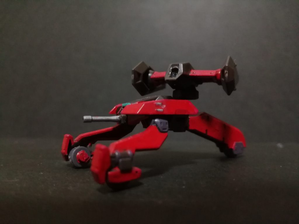 pcパーツをタイヤ風に装着砲塔はマゼラトップの様に飛行できる設定