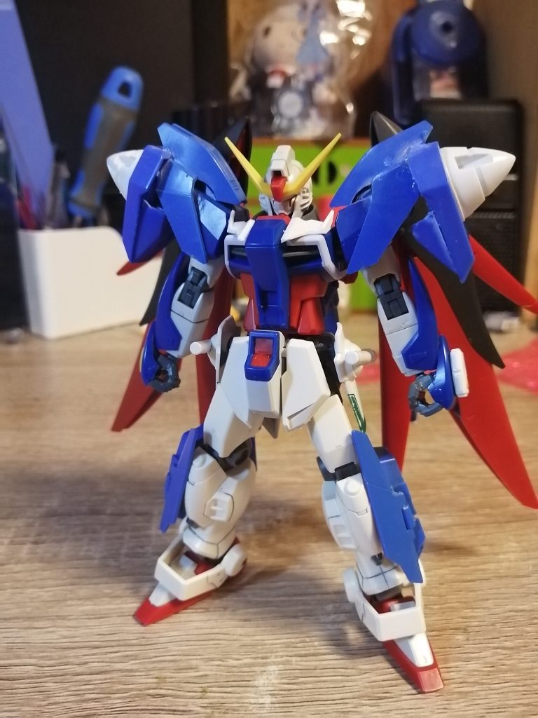 塗装前下半身はヘビーアームズのパーツやダブルオーダイバーのパーツなどを使っています配色はダブルオースカイメビウスの色を反転させたイメージで塗装、ブルーは夜空っぽくしました。