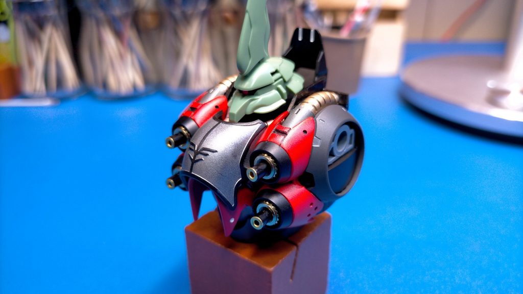 胸部メガ粒子砲にメタルパーツとプラ埋め込み 