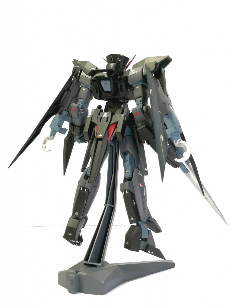 シルバー下地にクリアオレンジですみ入れしてみました所々プラ板を貼って、4アーティストマーカー等で塗っています