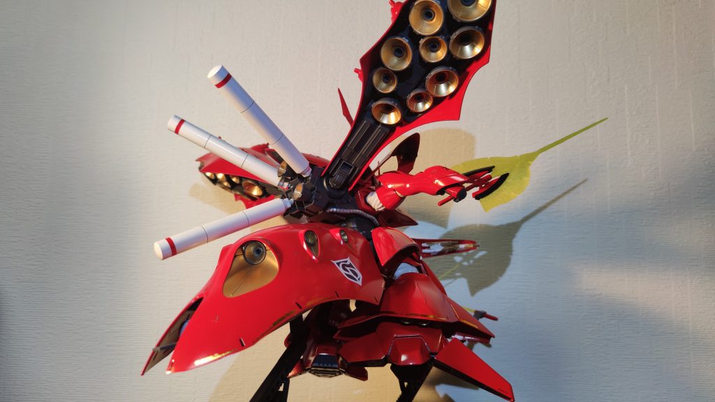 ブースターはROBOT魂を参考にゴールドプロペラントタンクはなんとか全部継ぎ目消し