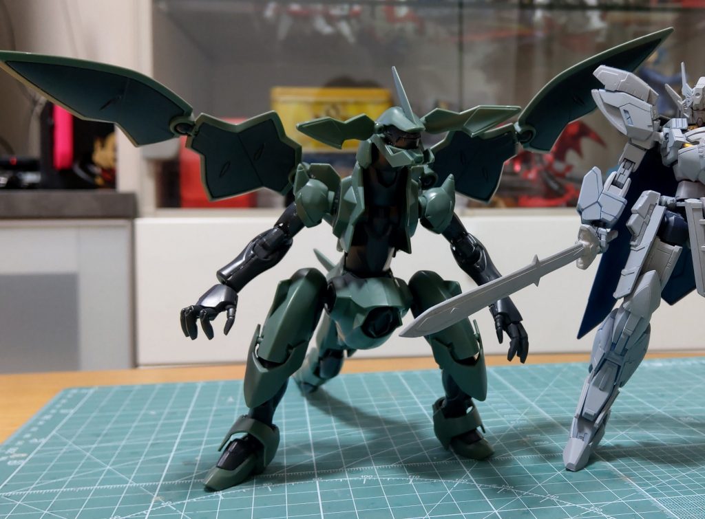 これが素組のダナジン。ロトの勇者の小道具としてダナジンを紫に塗ろうかと思ったが竜王にしては雑魚ぽい。