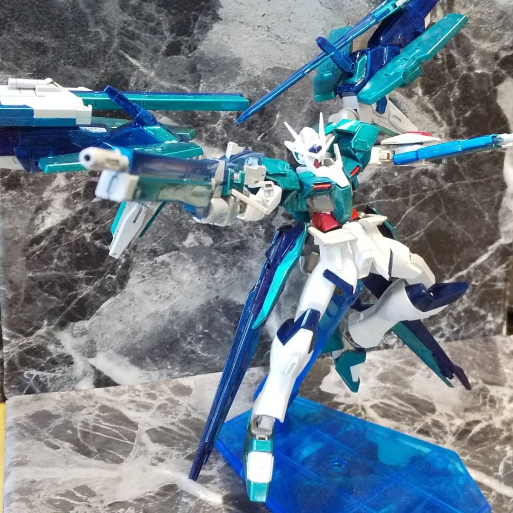 機動戦、射撃戦はライフル&マシンガンライフルは短銃身にも変更出来、マシンガンと共に弾幕を張る事も可能。