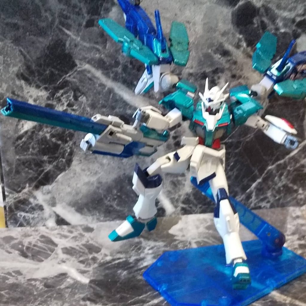 砲撃戦を担うリニアカノン。速射性よりも単発の威力重視。